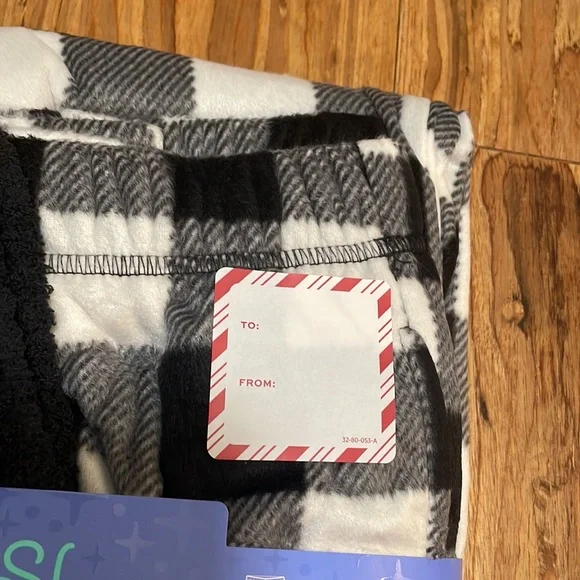 Sleep Chic Fleece Pants & Socks Set - Picture 3 of 8